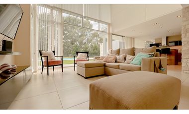 Casa cuatro ambientes. Rumencó. Piscina climatizada. Quincho.