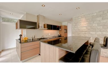 Casa cuatro ambientes. Rumencó. Piscina climatizada. Quincho.