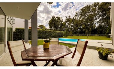 Casa cuatro ambientes. Rumencó. Piscina climatizada. Quincho.