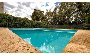 Casa cuatro ambientes. Rumencó. Piscina climatizada. Quincho.