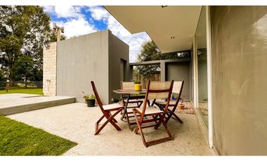 Casa cuatro ambientes. Rumencó. Piscina climatizada. Quincho.