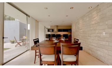 Casa cuatro ambientes. Rumencó. Piscina climatizada. Quincho.