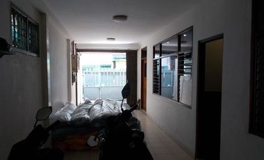 Rumah 2 lantai tambora,masuk mobil,harga 6,1M