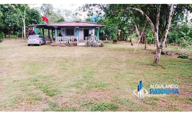 Se vende linda casa campestre en Santo Domingo, Bugaba!