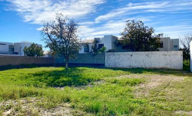 Se vende terreno residencial en Virtudes esq. con Via de Santo Tomas, Las Trojes
