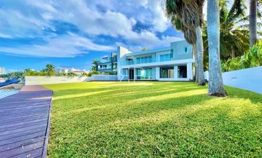 Exclusiva casa en venta en Cancún Isla Dorada.