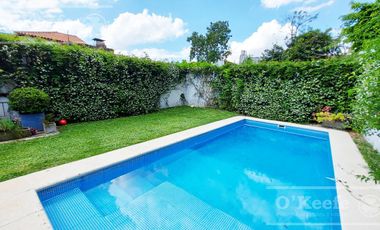 Casa 4 ambientes en venta en Quilmes - Con jardín y piscina