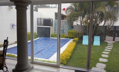 VENTA CASA EN PRIVADA CON ALBERCA Y SEGURIDAD, TEZOYUCA MOR.