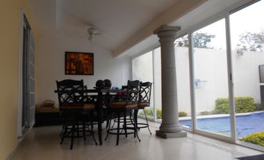 VENTA CASA EN PRIVADA CON ALBERCA Y SEGURIDAD, TEZOYUCA MOR.