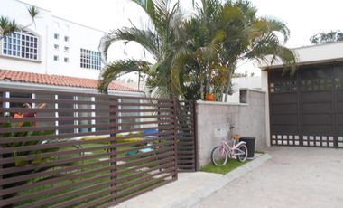 VENTA CASA EN PRIVADA CON ALBERCA Y SEGURIDAD, TEZOYUCA MOR.