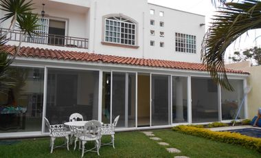 VENTA CASA EN PRIVADA CON ALBERCA Y SEGURIDAD, TEZOYUCA MOR.