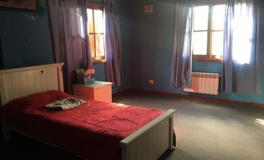 Importantisimo Chalet de calidad de 300m2 cub en zona residencial