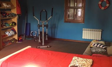 Importantisimo Chalet de calidad de 300m2 cub en zona residencial