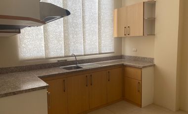 Venta de casa en Manta de oportunidad  a dos minutos de la playa Inf 099321----