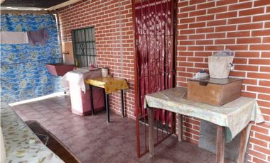 EXCELENTE CASA AMERICANA. A METROS AVENIDA WILLIAM MORRIS