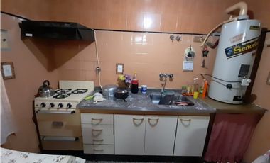 EXCELENTE CASA AMERICANA. A METROS AVENIDA WILLIAM MORRIS