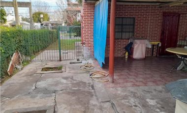 EXCELENTE CASA AMERICANA. A METROS AVENIDA WILLIAM MORRIS