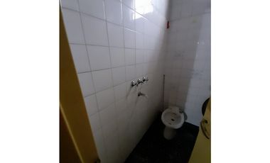 EXCELENTE CASA AMERICANA. A METROS AVENIDA WILLIAM MORRIS