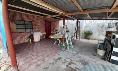 EXCELENTE CASA AMERICANA. A METROS AVENIDA WILLIAM MORRIS