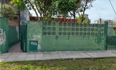 EXCELENTE CASA AMERICANA. A METROS AVENIDA WILLIAM MORRIS