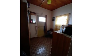 EXCELENTE CASA AMERICANA. A METROS AVENIDA WILLIAM MORRIS