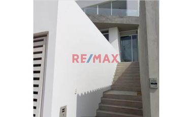 En Venta De Casa De Playa Con Cochera Y Piscina En Condominio Cerrado Alto Bujama A 3 Cuadras De La Playa