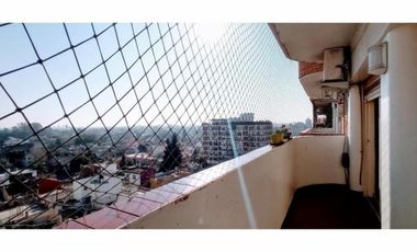 DEPTO TRES AMBIENTES CON BALCÓN Y COCHERA