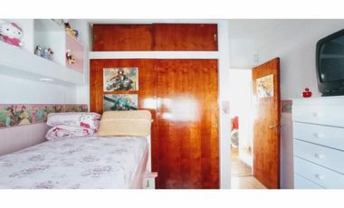 DEPTO TRES AMBIENTES CON BALCÓN Y COCHERA