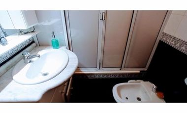 DEPTO TRES AMBIENTES CON BALCÓN Y COCHERA