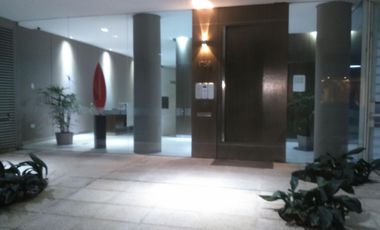 AMPLIA OFICINA CONSULTORIO SHOWROOM CON COCHERA