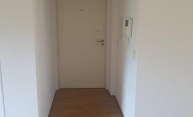 AMPLIA OFICINA CONSULTORIO SHOWROOM CON COCHERA