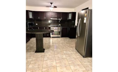 VENTA DE CASA EN CONDADO DEL REY - PH PASEO DORADO