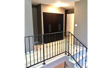 VENTA DE CASA EN CONDADO DEL REY - PH PASEO DORADO