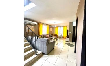 VENTA DE CASA EN CONDADO DEL REY - PH PASEO DORADO