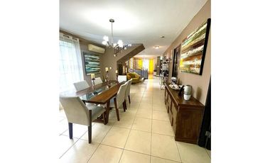 VENTA DE CASA EN CONDADO DEL REY - PH PASEO DORADO