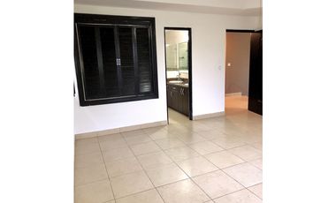 VENTA DE CASA EN CONDADO DEL REY - PH PASEO DORADO