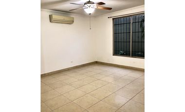 VENTA DE CASA EN CONDADO DEL REY - PH PASEO DORADO