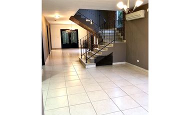 VENTA DE CASA EN CONDADO DEL REY - PH PASEO DORADO