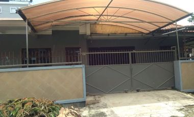 Rumah disewakan Dukuh Kupang Barat Surabaya