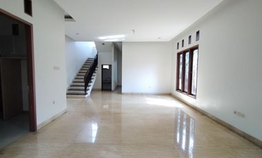 Town House di Cilandak dg Taman Best Unit Kondisi Unfurnished HSE-A0425