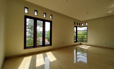 Town House di Cilandak dg Taman Best Unit Kondisi Unfurnished HSE-A0425