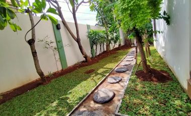 Town House di Cilandak dg Taman Best Unit Kondisi Unfurnished HSE-A0425