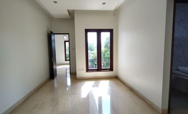 Town House di Cilandak dg Taman Best Unit Kondisi Unfurnished HSE-A0425