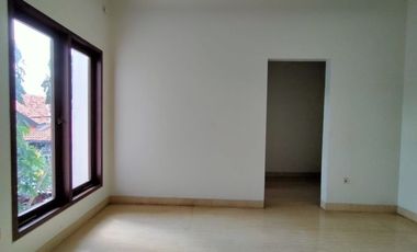 Town House di Cilandak dg Taman Best Unit Kondisi Unfurnished HSE-A0425