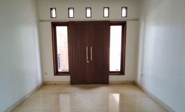 Town House di Cilandak dg Taman Best Unit Kondisi Unfurnished HSE-A0425