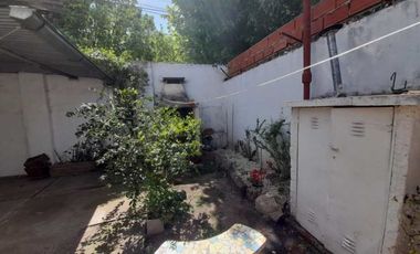 Casa  en Venta Haedo / Moron (A004 4399)