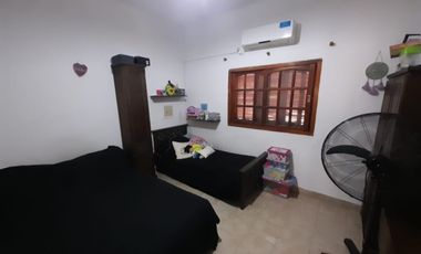 Casa  en Venta Haedo / Moron (A004 4399)