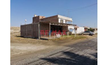 Descubre tu próxima inversión o el hogar de tus sueños en la encantadora localidad de Colán, Paita. 🌟

🏡 Esta hermosa propiedad cuenta con una ampli