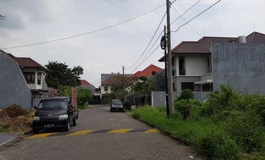 Kavling Tanah Babatan Pratama Wiyung, Strategis, Row 3 Mobil Paving
