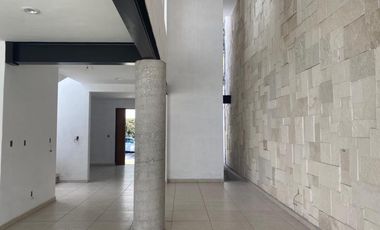 Casa moderna a media cuadra de Avenida San Diego